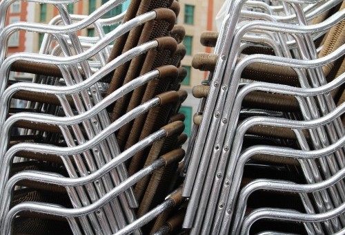 La Policía Local de León denuncia a un bar reincidente por instalar una terraza sin licencia para ello