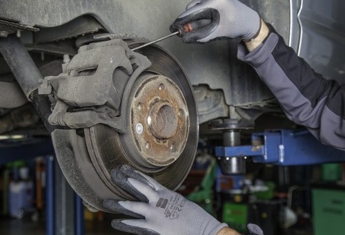 Uno de cada cinco talleres de coches operan de manera fraudulenta en Asturias