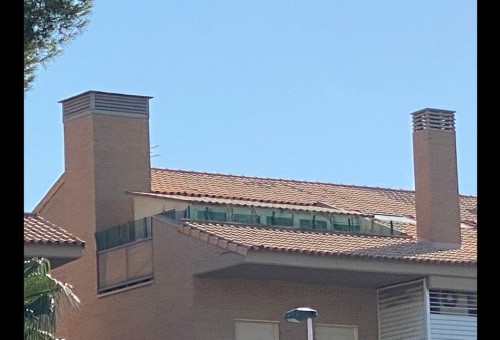 Denuncia por cierre ilegal de una terraza en un piso de Jávea (Alicante)